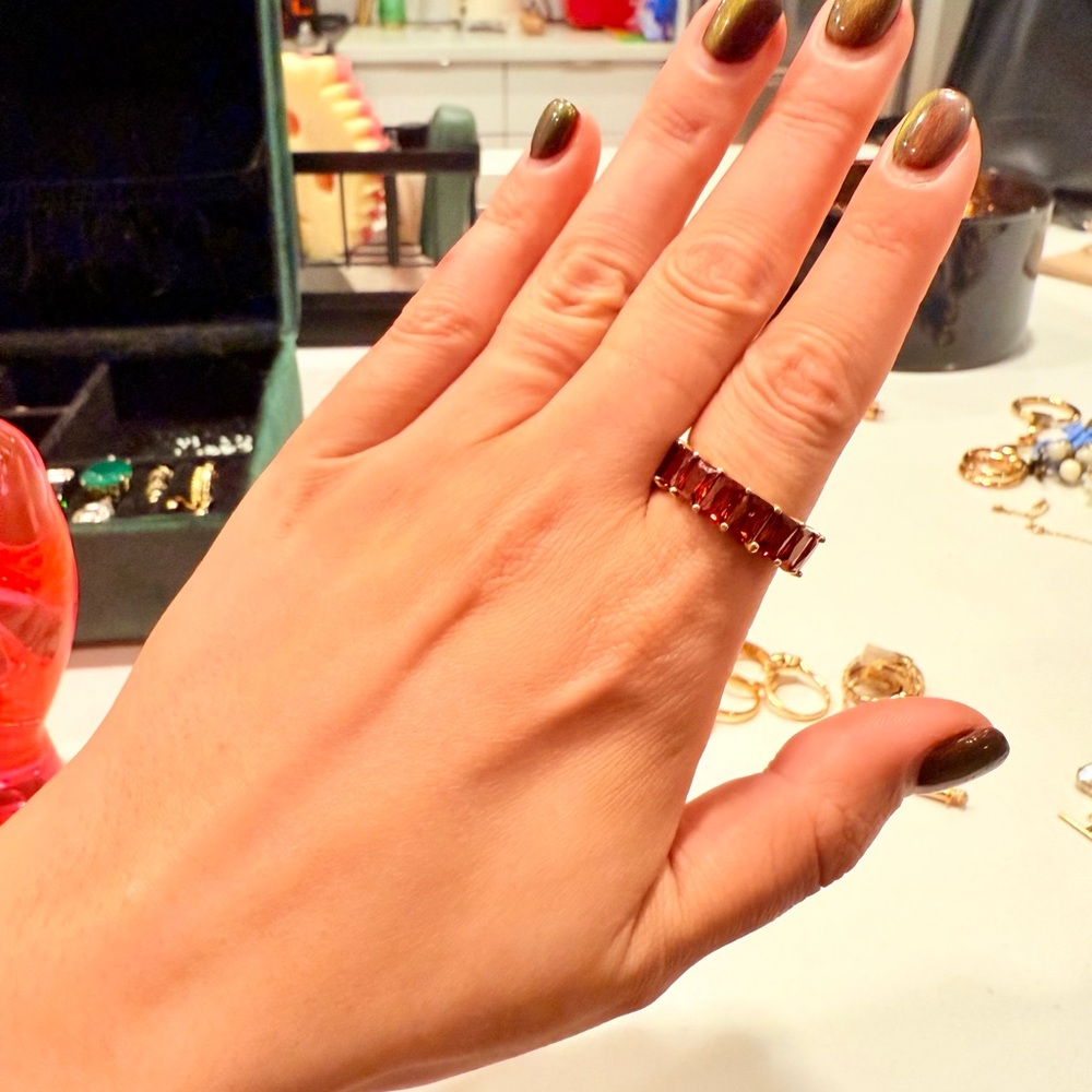 Elegant Red Gemstone Ring